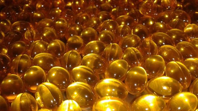 ocuk Sal ve Hastalklar Uzman Dr. idem Yavrucu &#8220;ocuklarn baklklarn glendirebilmek adna, salkl diye bilinen, ila formuna getirilmi baz gda ve takviye vitaminlerini doktorunuza danmadan ltfen ocuunuza iirmeyin. nk doktora sorulmadan ve ihtiya olmad halde geliigzel kullanlan vitaminler ocuklarmzn salnda ciddi hayati sorunlara yol aabilir. A,D,E,K gibi yada eriyen vitaminler gereinden fazla miktarda alndnda, vcutta baz organlarda birikerek o organlarn almasn olumsuz etkileyebiliyor. Kara mrver, beta glukan, zencefil, zerdeal gibi baklk sistemini glendirdii bilinen baz gdalar ve ila formundaki takviyeler zellikle Covid-19 virs salgnndan korunmak adna kontrolsz ar miktarda tketildiinde immun sistemi fazlasyla aktive edip, nemli salk sorunlarna sebep olabilir&#8221; uyarsnda bulunuyor. Dr. idem Yavrucu, ocuklarn bakln glendirmenin 8 salkl yolunu anlatt, nemli uyarlar ve nerilerde bulundu.