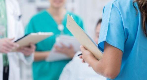 <p><b>28. Lisansl pratisyen ve lisansl meslek hemireleri</b></p>  <p>2018 ve 2028 arasnda ngrlen yeni pozisyonlar: 78.100</p>  <p>2019'da medyan yllk kazan: 47.480 dolar</p>  <p>Tipik eitim gereksinimleri: niversite</p>