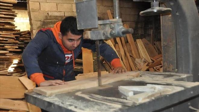 <p><b>25. Marangozlar</b></p>  <p>2018 ve 2028 arasnda ngrlen yeni pozisyonlar: 80.100</p>  <p>2019'da ortalama yllk kazan: 48,330 dolar</p>  <p>Eitim gereksinimleri: Lise diplomas veya edeeri</p>