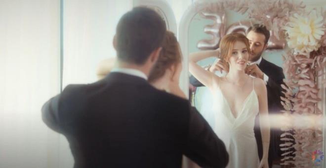 Star TV'de balayan, Elin Sangu, Ozan Dolunay ve Yasemin Allen gibi baarl oyuncularn yer ald yi Gnde Kt Gnde dizisi de final yapan yeni diziler arasnda yerini ald.