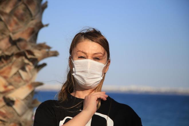 ANTALYA'da geirdii estetik operasyonu sonras dudann zarar grdn iddia eden Songl Uzunolu, "Estetik madurlarn grdmde alyorum. Yaadm zorluklar, travmalar gzmn nne geliyor." dedi. zel bir tp merkezinde geirdii estetik operasyon nedeniyle alt dudann zarar grdn ne sren 42 yandaki Uzunolu'nun, tedavisi devam ediyor.