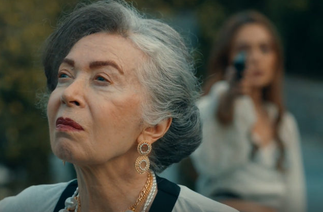 Makbule'nin "Ben bu utanca izin vermem. Torunum babasnn katilinden hamile. Ben buna izin vermem. Ne o ocuun dnyaya gelmesine, ne de babasnn nefes almasna" szlerinin ardndan Efsun babaannesini ldrd.