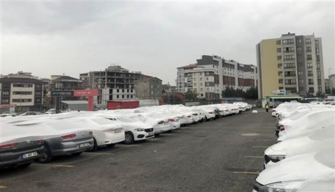 MGM dn yapt uyarda, "Yarn sabah saatlerinden itibaren Marmara blge genelinde grlecek olan saanak ve gk grltl saanak yalarn, kuvvetli (21-50 Kg/m2), Trakya Kesimi, stanbul, Balkesir ve anakkale evreleri ile Bursa'nn bat ilelerinde yerel olarak ok kuvvetli (40-75 Kg/m2) olmas beklendiinden ani sel, su baskn, yldrm, ya annda kuvvetli rzgar, yerel dolu ya ve hortum oluma riski gibi olumsuzluklara kar dikkatli ve tedbirli olunmas gerekmektedir" ifadelerine yer vermiti.