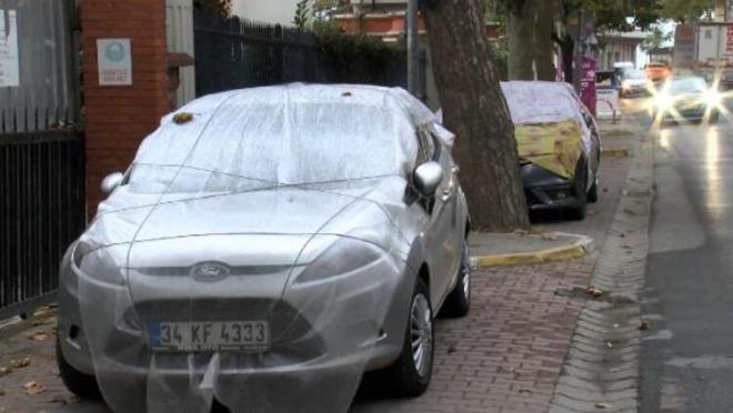 Dolu ve youn ya uyars sonras mraniye&#8217;de de vatandalar nlemlerini ald. Dolu iin nlem alan Arif Sava, "Elimizden gelen nlemleri aldk. Artk gerisi takdiri ilahidir. Bakalm bundan sonra ne olacak. Arabamzn zerini yorganlarla, battaniyelerle kapatmaya altk." eklinde konutu.