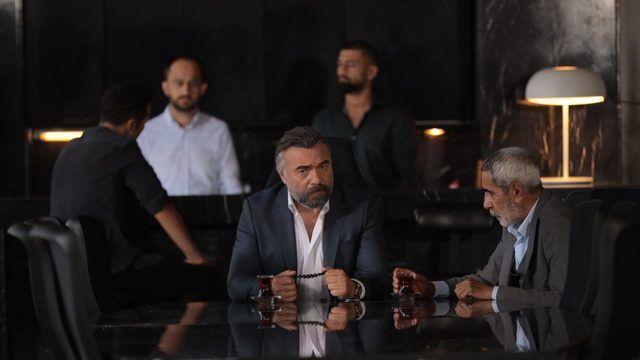 Bu intikam masadaki herkesi birbirine drrken, hedef haline gelir. Bu uurda dnrleri Hamet Faal&#8217;y da karsna almtr. Masann kuraln hie sayan Alparslan silahn ateler.