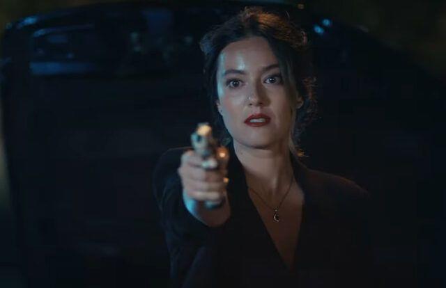 Yeni sezonu heyecanla beklenen dizi Ekya Dnyaya Hkmdar Olmaz, getiimiz akam yeni blmyle seyircisiyle bulutu. Yeni sezonda EDHO'ya Oktay Kaynarca, Sanem elik, Ozan Akbaba, Yunus Emre Yldrmer ve Sabina Toziya'nn barollerini paylat diziye yeni sezonda Pelin Akil ve Engin Benli de katld.