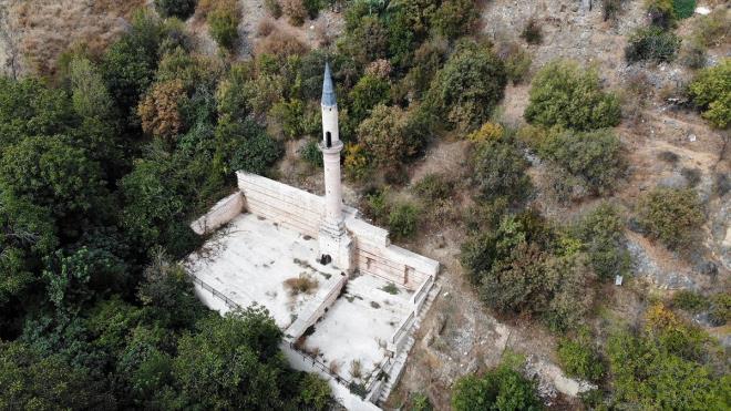 Yunan igalinde yaklm    <br>Bilecik'in, "Kurulu'un ve Kurtulu'un ehri" olarak anldn hatrlatan entrk, "Buras hem Osmanl mparatorluu'nun kurulu yeri hem de Kurtulu Sava dneminde kritik admlarn atld yer. Burada bunlarn izlerini ok net gryor ve yayoruz. eyh Edebali Trbesi ve bu vadi, Osmanl'nn kurulu yeri ve ilk bakenti. Buras Kurtulu Sava Dnemi'nde Yunanllar tarafndan  defa yaklm." dedi. entrk, vadide yer alan ipek fabrikalar, ev, cami, medrese ve dier retim yerlerinin yaklak bir asr nce Yunanlar tarafndan yakldnn tespit edildiini aktard.