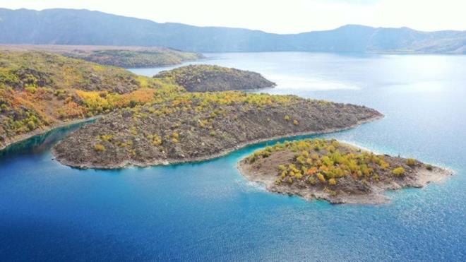 Avrupal Sekin Destinasyonlar (EDEN) projesi kapsamnda "Mkemmeliyet dl" alan ve "yeryz cenneti" olarak adlandrlan Nemrut, bugnlerde de sakinliin ve doann tadn karmak isteyenlerin aknna uruyor.