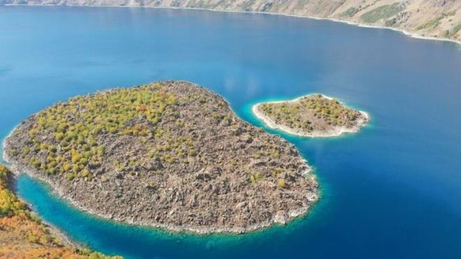 Didim'den gelen Metin elik ise her yl Nemrut'ta geldiini belirterek, "Bitlis'in gezilecek ok yeri var. Tantmn artmas ve yolunun yaplmasnn ardndan Nemrut ciddi sayda ziyareti arlyor. nallah hak ettii yeri bulur. nsanlar deer verip daha iyi korur. Harika bir doas var" diye konutu.