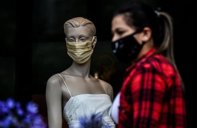 Uzmanlar, koronavirsn neden olduu Covid-19'un mevsimsel bir hastalk olup olmad konusunda henz kararsz ancak ngiliz Daily Telegraph gazetesine konuan Reading niversitesi'nden Viroloji Profesr Ian Jones, grip gibi dier solunum hastalklarnn yaz aylarnda daha az yayldn sylyor.