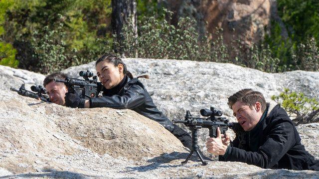 100. b�l�m� seyirci taraf�ndan merakla bekleyen dizi Sava���'n�n yerine 11 Ekim Pazar g�n� ��retmen dizisi yay�nlanm��t�. FOX'un bu haftaki yay�n ak���nda ise yine pazar g�n� Sava���'n�n saatinde ��retmen dizisi yay�nlanacak. Yani yeni haftan�n program ak���nda Sava��� yine yok.