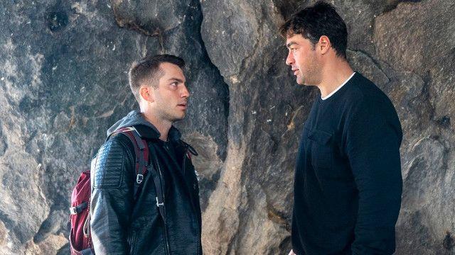 Oktay, "�zleyicilerimizden gelen yo�un, hakl� sorular �zerine bizlere 99 b�l�m boyunca zirvede tutan seyircimize sayg�mdan dolay� bir a��klama yapma gere�i duydum. Sava��� adl� dizimiz biz oyuncular�n da boyunu a�an baz� durumlardan dolay� bir belirsizlik s�recinde.