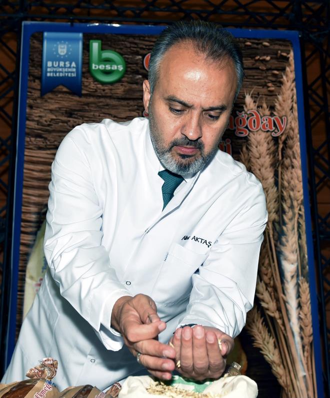 iftiye can suyu<br>  Bursa Bykehir Belediye Bakan Alinur Akta, her he kadar sanayisi ile ne ksa da Bursa&#8217;nn ayn zamanda bereketli topraklar ile nemli bir tarm ehri olduunu syledi. Bykehir Belediyesi olarak tarmla ilgili hedefler belirlediklerini ve krsal kalknmann salanmas iin nemli almalar yaptklarn dile getiren Bakan Akta, &#8220;Gerek Krsal Hizmetler Daire Bakanlmzn almalar ile gerek itirakimiz olan Tarm A. marifetiyle, krsal kalknmaya destek olabilmek adna etkili projeler yapyoruz. rnlerimizin uluslararas pazarlara almasna nclk ediyoruz. ehir ve reticiler adna fuarlara katlyor, incirden armuda, ayvadan eftaliye, yaban mersini ve ahududuya varana kadar tm meyvelerimizi dnyaya tattryor ve pazarlyoruz. Yine gerek ekmek retimi gerekse de st ve st rnleriyle nemli bir marka haline BESA irketimizle sezon banda dattmz siyez budaynn hasadn yaptk.