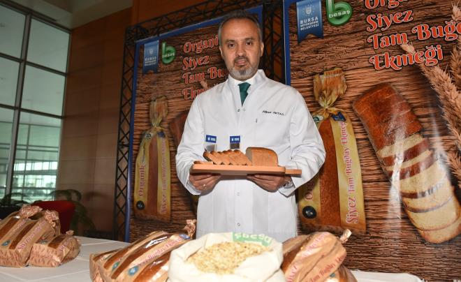 Bykehir Belediyesi&#8217;nin iftilere datt Siyez tohumundan elde edilen budaylar hasat sonras iftiden alan BESA, ifa kayna Siyez Ekmeini Bursallarla buluturuyor.