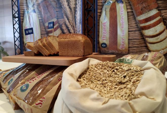 Bursa&#8217;da krsal kalknmann salanmas hedefiyle yksek verimli hayvan rklarnn temini, kaliteli fide, fidan ve tohumluk datm, ekipman destekleri bata olmak zere her alanda iftilerin yannda olan Bykehir Belediyesi sayesinde Trkiye&#8217;de arlkl olarak Kastamonu&#8217;da retilen ve budayn atas olarak bilinen Siyez buday da Bursa&#8217;da retilen rnler arasnda yerini ald.