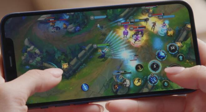 Olduka gl bir ilemci olan Apple A14 Bionic, 6 ekirdekli CPU ve 4 ekirdekli GPU barndryor ve oyun performans ok iyi.