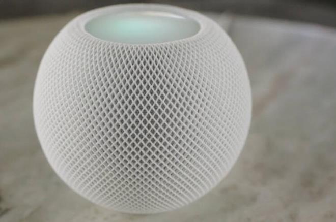 Apple'n bu gece dzenledii etkinlikteki srprizi ise yeni nesil Bluetooth speaker' HomePod mini oldu. Kompakt ve ekici tasarm, st ksmnda arka aydnlatmal dokunmatik kontroller yer alyor.