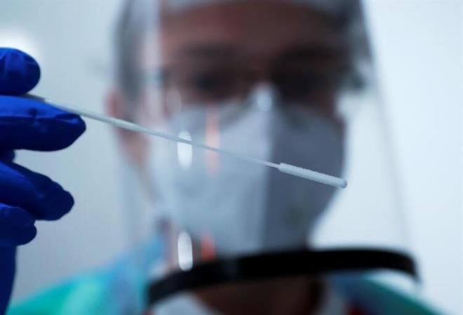 SEBEB BLNMYOR  Fakat, uzmanlar gerekten byle bir ba varsa bunun nedeninin bilinmediini ve hastalar iin ne tr sonular olabileceine ilikin ileri aratrmalara gerek duyulduunu sylyor.ki aratrmann sonular da bilim dergisi Blood Advances'ta yaymland.Danimarka'daki aratrmada, 27 ubat ile 30 Temmuz tarihleri arasnda koronavirs testi yaplan 473 bin 654 kiinin verileri incelendi ve pozitif kan sonular, test yaptrmayan 2,2 milyon kiinin (Danimarka nfusunun yzde 38'i) kan gruplaryla kyasland.