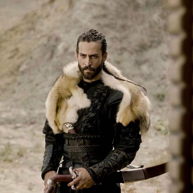 Parmana ald kl darbesiyle zor anlar yaayan oyuncu hemen hastaneye kaldrld.