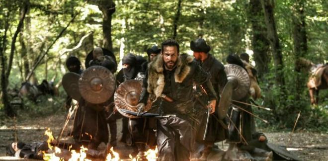 Heyecanl sahneleriyle dikkatleri zerine eken dizide Ahmed Sencer karakterini canlandran nl oyuncu Ekin Ko'un yaad kaza oyuncular ve set alanlarn korkuttu.