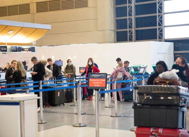 Uluslararas Hava Tamacl Birlii (IATA),  ise aratrmann bulgularn memnuniyetle karladklarn belirterek, 2020'nin bandan bu yana sadece 1,2 milyar insann uakla seyahat ettiini ancak sadece 44 uuta Covid-19 vakasnn tespit edildiini syledi.    IATA Genel Mdr Alexandre de Juniac, &#8220;Hibir uu risksiz deil. Ancak u ana kadar yaaplan almalar, uan iinde corona virse yakalanma riskiyle  yldrm arpma riskinin ayn kategoride olduunu gsteriyor&#8221; ifadelerini kulland.