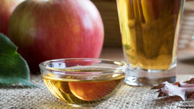 Bu alma sonular ne anlama geliyor?<BR>  Glisemik indeks, yiyecek tketiminden iki saat sonra kan ekeri seviyesindeki art gsteriyor. Glisemik indeksi yksek olan yiyecekler hzla kana kararak eker dzeyini etkiler.Vcudun verdii glisemik cevabn dk olmas ise salk asndan daha faydal. Ksacas bu alma sonular beyaz sirkenin kan ekeri dzeyinin dengelenmesine katk anlamna geliyor.Burada sirke iindeki asetik asitin, niasta sindiren enzimlerle etkileime girdii iin kan ekeri ynetimine yardmc olmada rol oynad dnlyor.