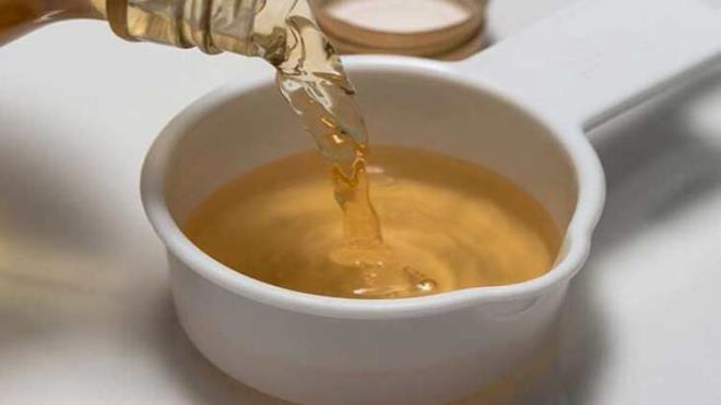 Ancak sirkenin yiyeceklere lezzet katt iin tuz ihtiyacn azaltabilecei ve bylece tansiyonu drmeye yarayabilecei varsaylyor.Yksek tansiyonu olan kiilerin sindirim sistemi sorunlar yoksa 1 yemek ka sirkeyi bol su ile kartrp tketmelerinde bir saknca olmayabilir.