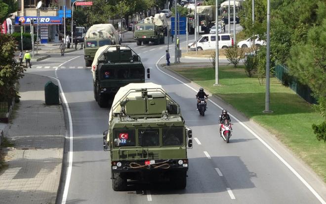 Trk Silahl Kuvvetlerine (TSK) ait S-400'ler Ankara'dan yola karak 6 ve 7 Ekim'de Samsun&#8217;dan geni gvenlik nlemleri altnda geip Sinop'a ulamt. Sinop'ta test atlarn baarl bir ekilde tamamlayan S-400'ler, Ankara'da konulandrlmak zere yola kt.