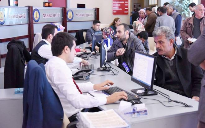 Milyonlarca vergi ve SGK prim borcu olan vatanda ilgilendiren af dzenlemesi ile ilgili hkmet dmeye bast. Cuma gn AK Parti Grup Bakanvekili Mehmet Mu, vergi ve SGK borlarnn yaplandrlacan aklad.  Cumhurbakan Recep Tayyip Erdoan'n talimat sonras pandeminin etkilerini azaltmak iin bugne kadar yaplan en kapsaml vergi yaplandrmas paketi hazrlanyor. Paketten yaklak 4 milyon vatandan yararlanmas bekleniyor. Vergi aff hangi borlar kapsayacak? te merak edilen tm detaylar...