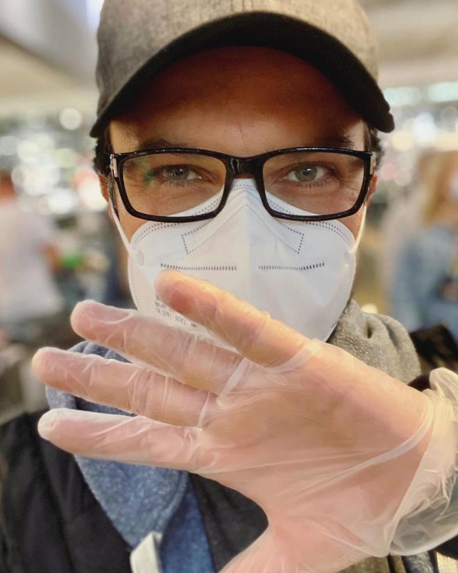 Toplam alt ocuu olan aile, 1986'da Trkiye'ye dnd ve Kocaeli'nin Karamrsel ilesine yerleti.Tarkan, lise hayatna burada balad ve Karamrsel leri Musiki Dernei'nde eitim alarak Trk Sanat Mzii hakknda bilgi sahibi oldu.