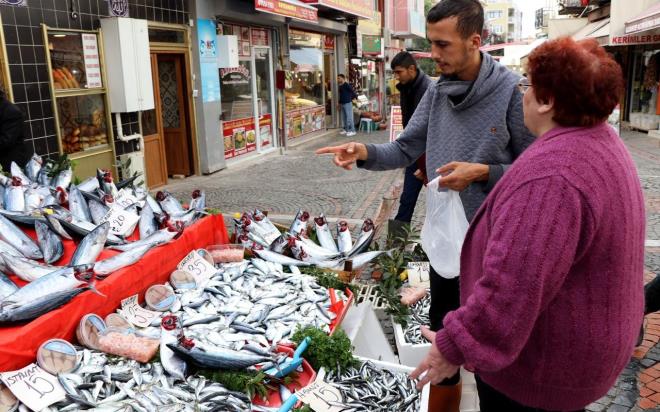 Taze olmasna dikkat: "Balk kalp krizi riskini azaltr. Kolay sindirildiinden ise yannda yenen besinler insan tok tutar. Sindirilmesi kolay olduundan balk yemenin hibir zarar yoktur. Tabii taze olduuna dikkat etmek artyla"