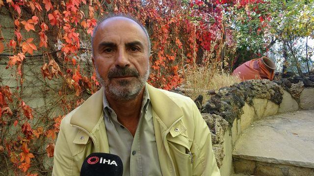 4 yavru dnyaya getirdi:  adam Feridun Irak, anne kedinin gvenli bulduu kpn iinde doum yaptn belirtti. lk kez karlatklar durum karsnda aknlk yaadklarn ifade eden Irak, &#8220;Yaz aylarn geirdiimiz evimizin bahesinde dekoratif amal koyduumuz bir kp var. Van&#8217;a geri dneceimiz bu son gnlerde bahedeki kpn iinde bir anne kedinin 4 yavru dnyaya getirdiini fark ettik. " dedi.