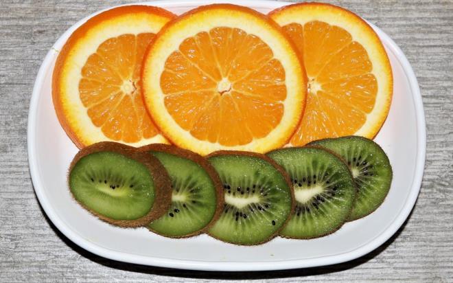 Kuburnu, yeil biber, greyfurt, portakal, kivi, ilek, enginar ilerinde yksek miktarda C vitamini bulunduu aktarld.