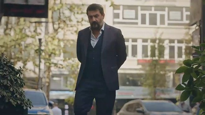 TV8'de ekranlara gelen &#8216;Krmz Oda&#8217; dizisine Celil Nalakan sekizinci blmnde kadroya konuk oyuncu olarak dahil olacak.