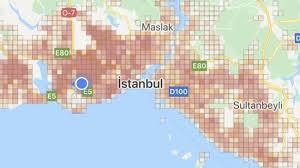 Sağlık Bakanı Fahrettin Koca'nın İstanbul'da vaka sayısının Ankara'nın beş katına çıktığını açıklaması üzerine Hayat Eve Sığar uygulamasındaki koronavirüs risk haritası güncellendi. İstanbul'da çoğu ilçede dikkat çeken artış gözlemlendi.  <br>  Koronavirüs salgınından nüfus yoğunluğuna bağlı olarak en çok etkilenen İstanbul&#8217;da, ilçelerdeki vaka yoğunlukları &#8220;Hayat Eve Sığar&#8221; uygulaması üzerinden yayınlanan son haritaya yansıdı.  <br>  Uygulamaya göre İstanbul ilçelerindeki en riski bölgeler Bağcılar, Kağıthane, Küçükçekmece, Esenler, Zeytinburnu, Eyüpsultan, Güngören ve Şişli olurken, Tuzla, Kadıköy, Silivri, Çatalca, Şile ve Sarıyer daha düşük riskli bölgeler olarak görüldü