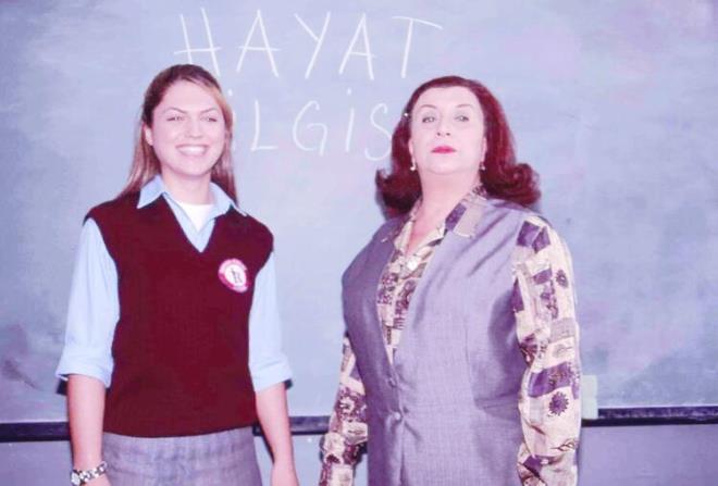 Bir dnemin nl oyuncusu pek Erdem, imajn yeniledi. 36 yandaki pek Erdem, salarn '3 numara' kestirdi. Oyuncu fotoraflarnla birlikte yaynlad metinde duygularn paylat.