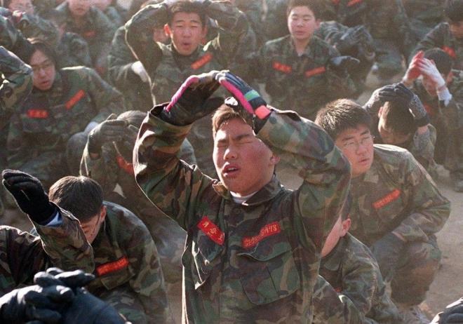 Rusya'nn Pyongyang Bykelilii'nin Facebook sayfasnda Kuzey Kore Dileri Bakanl'nn tm diplomatik temsilcilikleri toz frtnas konusunda uyard ve tm yabanclarn evlerinde kalmas ve pencerelerini skca kapatmas tavsiyesinde bulunduunu duyurdu.