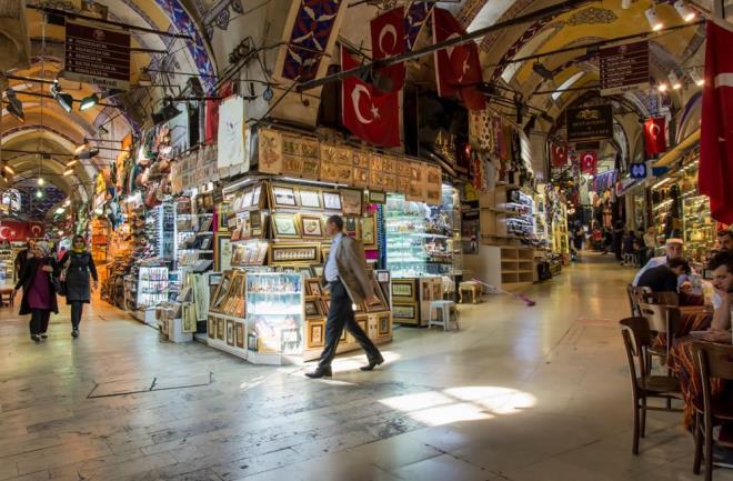 Osmanl dneminde iinde Bedesten de bulunan kapalarlar, sarayn deerli eyalarnn korunduu hazine olmann yansra ticaret yoluyla sermaye birikimi yaplmasna yol aan birer finans merkezi ilevi de tayordu.