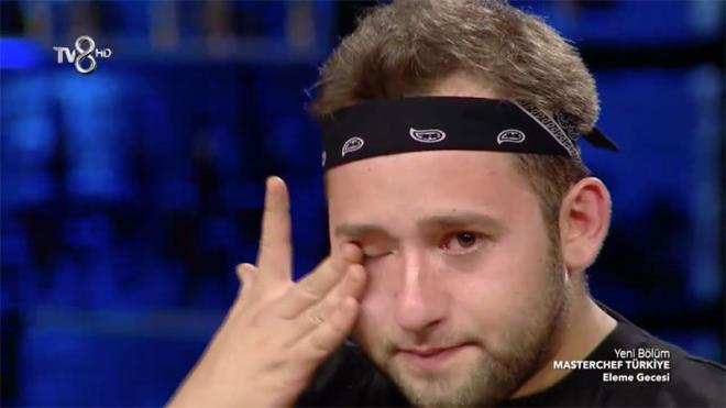 Berker'in son szleri hznlendirdi<br>  Elendiini renen Berker Bamanav vedasnda herkesi duygulandrd. lk kez zel hayatna dair aklama yapan Berker, 'Annem ve kardelerimle yayorum, babam yok. Kendi ayaklarmn zerinde durmak iin savayorum. Bir kpek sahiplendim ona bakmaya alyorum' dedi.