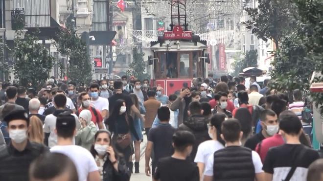 Taksim Meydan, corona virs ncesi gnlerini aratmad.
