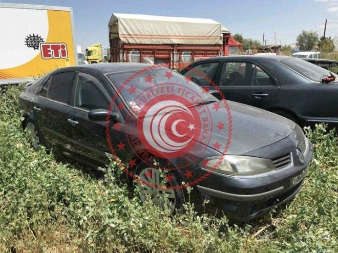 2005 model Renault Laguna / hale biti tarihi: 27 Ekim 2020 / hale fiyat 47 bin 200 TL.