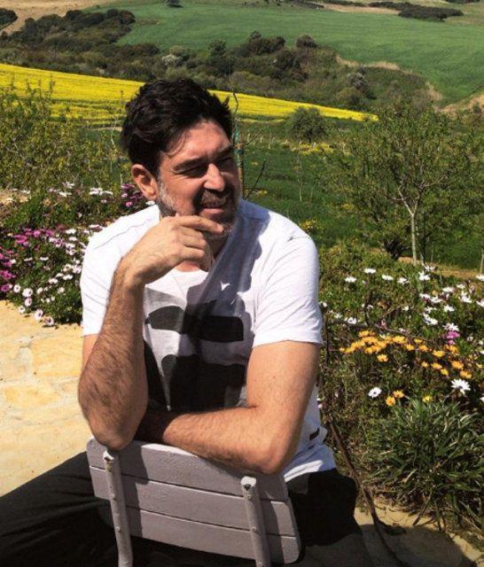 Burak Hakk, ky hayatna gemesiyle ilgili de unlar syledi:    ''Annem stanbul iin hep 'ak hapishane' diyor. Yllardr iftlik hayatna alk olduu iin. E tabii bambaka iki hayat. kisi de birbirinden ok farkl. Buras huzur dolu, kendinizin farkl ynlerini kefedebiliyorsunuz. Sakin, hayat daha dolu dolu yayorsunuz.''