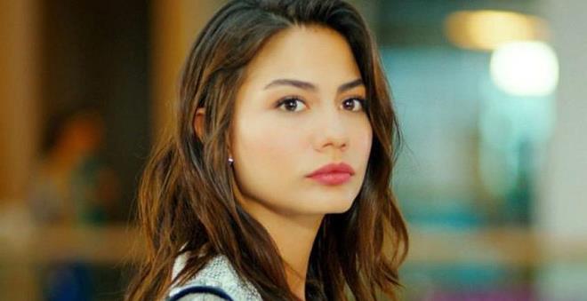 Geni bir hayran kitlesi ve Instagram'da 11.3 milyon takipisi olan Demet zdemir'in evinin iini yapmak iin sponsorlar sraya girmi.