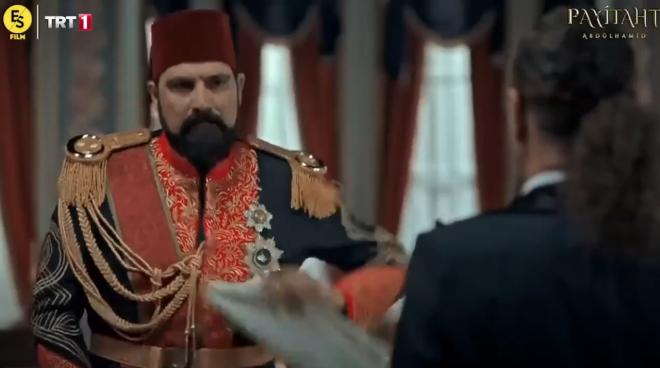 Fransa&#8217;nn Hazreti Muhammed&#8217;e hakaret eden bir retmenin pheli lm sonras Mslmanlar hedef alp, Peygamberimize hakaretin dozunu artrmas sosyal medyada byk tepki grd.