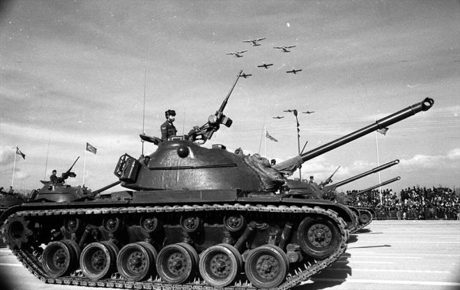 lk hkmeti kurmakla smet nn grevlendirilirken, Fethi Okyar da TBMM Bakanl'na seildi.