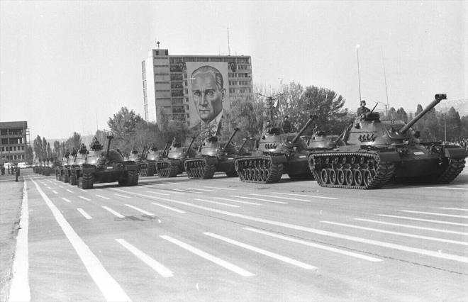 Buna gre; Cumhurbakan babakan atayacak, babakan da bakanlarn seip cumhurbakannn onayna sunacakt. Bu uygulamayla, Meclis Hkmeti Sistemi yerine parlamenter rejime geilmi oldu.