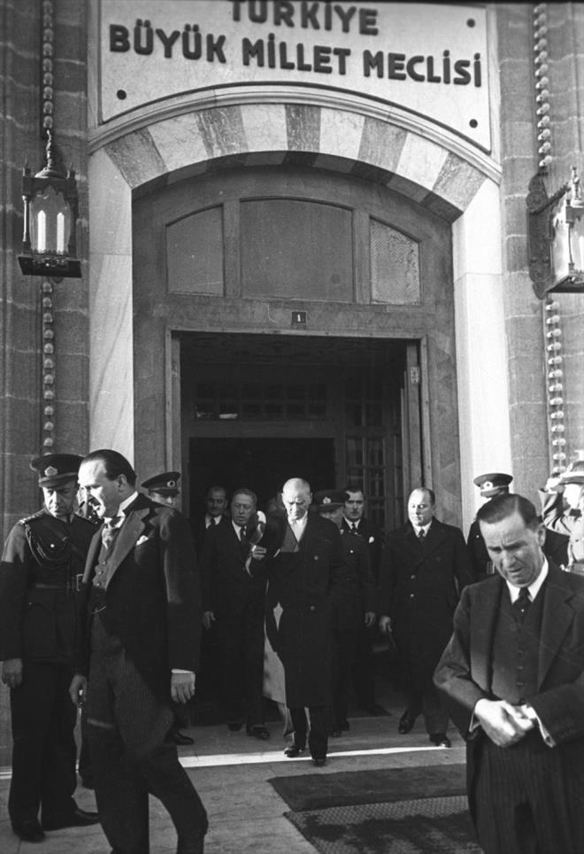 "Cumhurbakan, Trkiye Byk Millet Meclisi tarafndan kendi yeleri arasndan bir seim dnemi iin seilir."