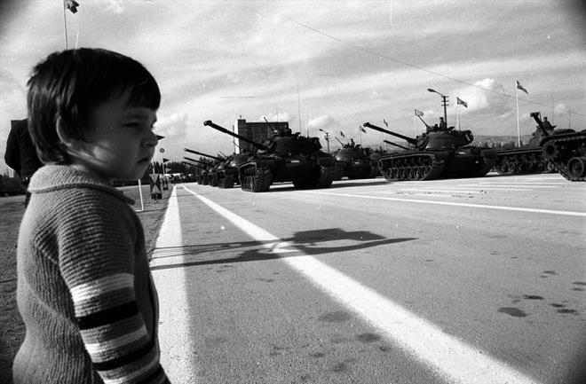 BAYRAM LAN EDLD  Trk halk, 29 Ekim gecesi ve 30 Ekim gn cumhuriyetin ilann kutlad. 26 Ekim 1924'te yaymlanan kararname ile cumhuriyetin ilannn 101 pare top at ve dzenlenecek etkinliklerle kutlanmasna karar verildi. Karar dorultusunda 29 Ekim 1924'teki etkinlikler, kutlamalarn balangc oldu.