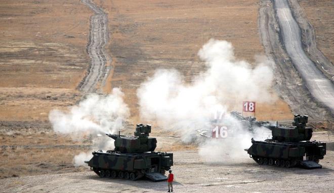 TSK ENVANTERNE GREN 4 SLAH SSTEM LK DEFA KULLANILDI<br>  Trk Silahl Kuvvetlerinin (TSK) ate gcnn gsterildii "Ate Serbest-2020" faaliyetinde aralarnda milli imkanlarla retilen Frtna obsleri, Korkut hava savunma sistemleri, milli piyade tfeinin de bulunduu harp ara ve gereleriyle hedefler tam isabetle vuruldu. TSK envanterine yeni giren silahlarn da kullanld faaliyette ilk defa OMTAS orta menzilli tanksavar silah sistemi ve Kargu Kamikaze HA ile de hedefler imha edildi.