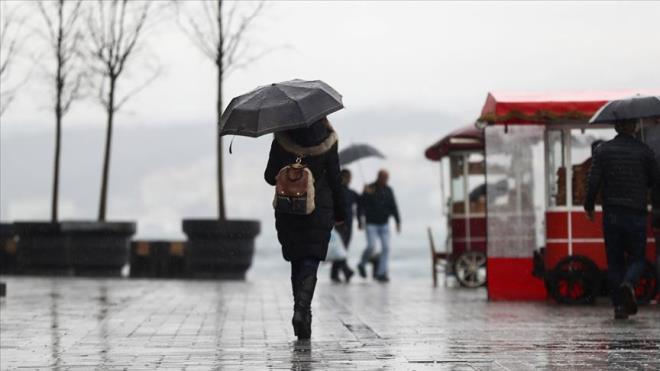 Meteoroloji Genel Mdrlnden yaplan uyarya gre, lkenin bat ve i kesimlerinde havann paral ve yer yer ok bulutlu olaca, Marmara, Ege, Bat Akdeniz,  Anadolu'nun kuzeybats ve Bat Karadeniz ile Aksaray, Krehir ve orum evrelerinde saanak ve gk grltl saanak grlecei, dier yerlerin az bulutlu ve ak geecei tahmin ediliyor.